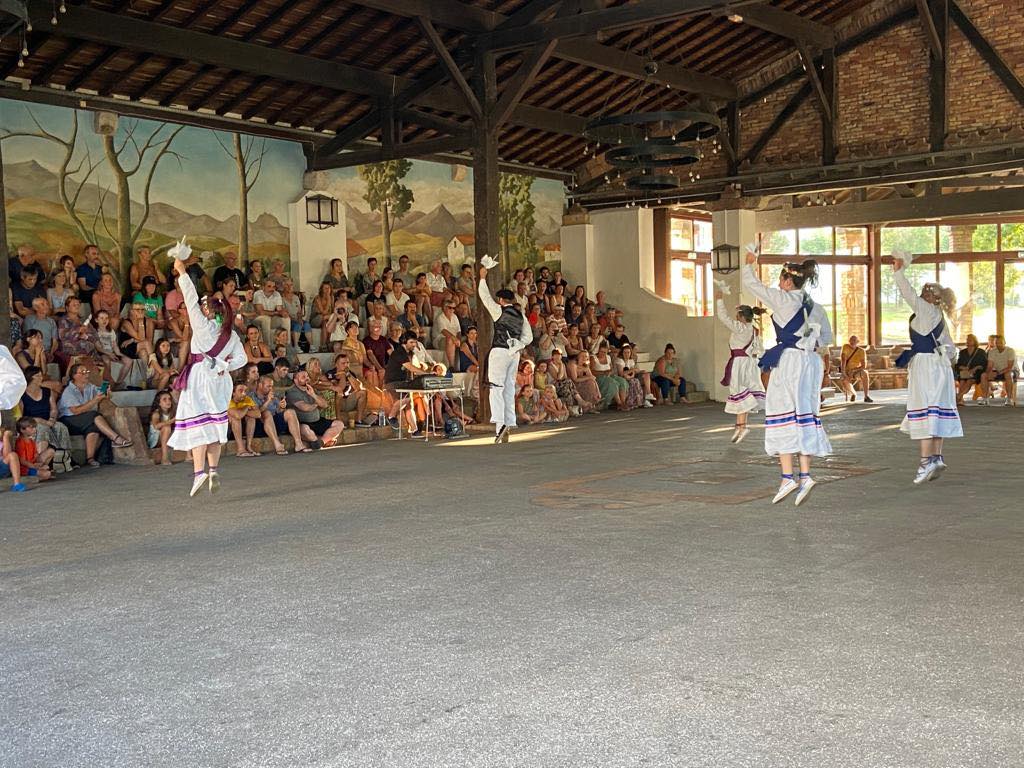 Dantza Alaiak - Mairie d'Arcangues - Pays Basque